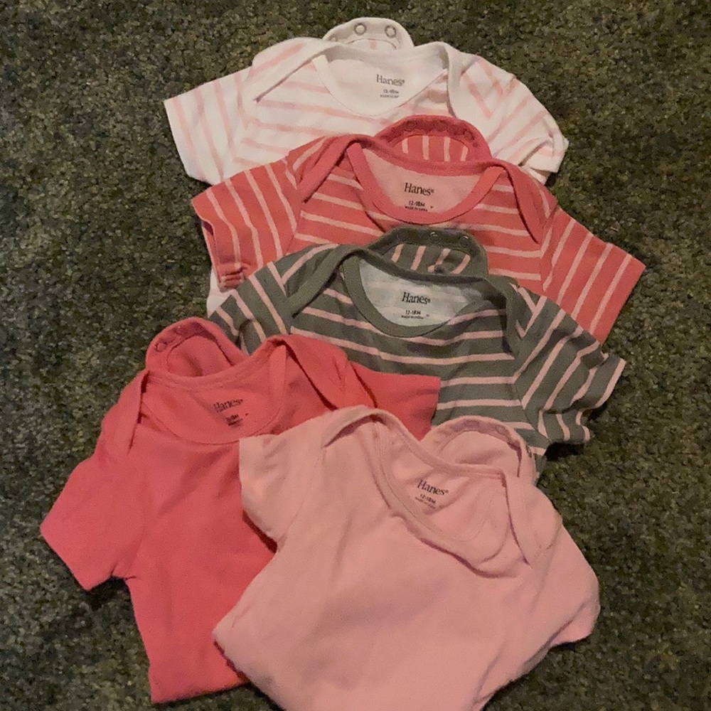 Hanes pack of 5 short sleeve girl onesies 12-18month